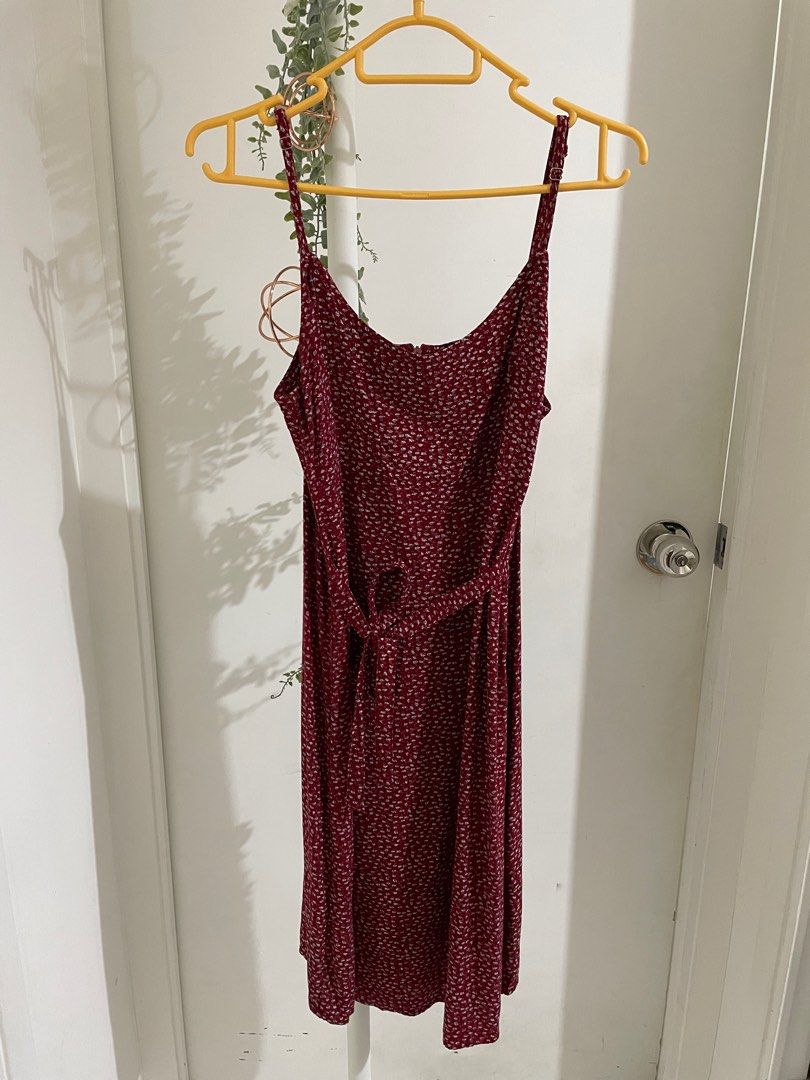 brandy melville gianna dress (rare), 女裝, 連身裙& 套裝, 連身裙- Carousell