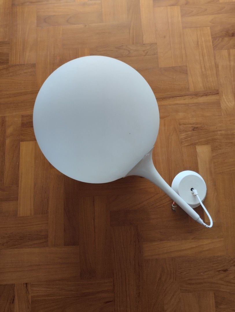 Ceiling light (Category: Lighting) located in Singapore. Submitted by dontan1668 (Listing ID 1246052929, Image 1). Description: Elegant ball ceiling light. diameter 32cm.
