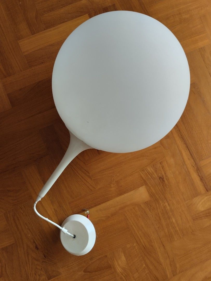 Ceiling light (Category: Lighting) located in Singapore. Submitted by dontan1668 (Listing ID 1246052929, Image 2). Description: Elegant ball ceiling light. diameter 32cm.