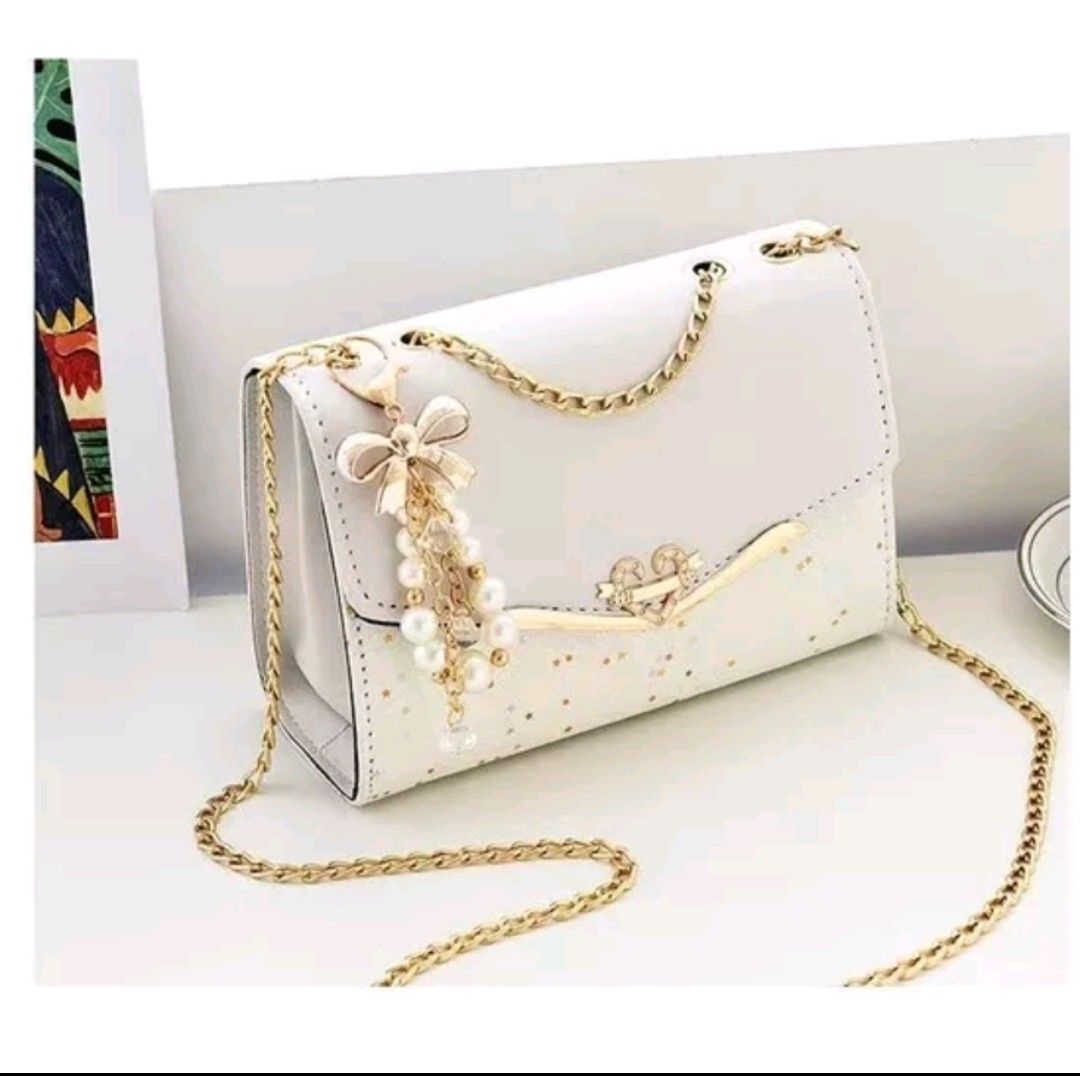 URGENT White Chain bag Women s Fashion Bags Wallets Cross