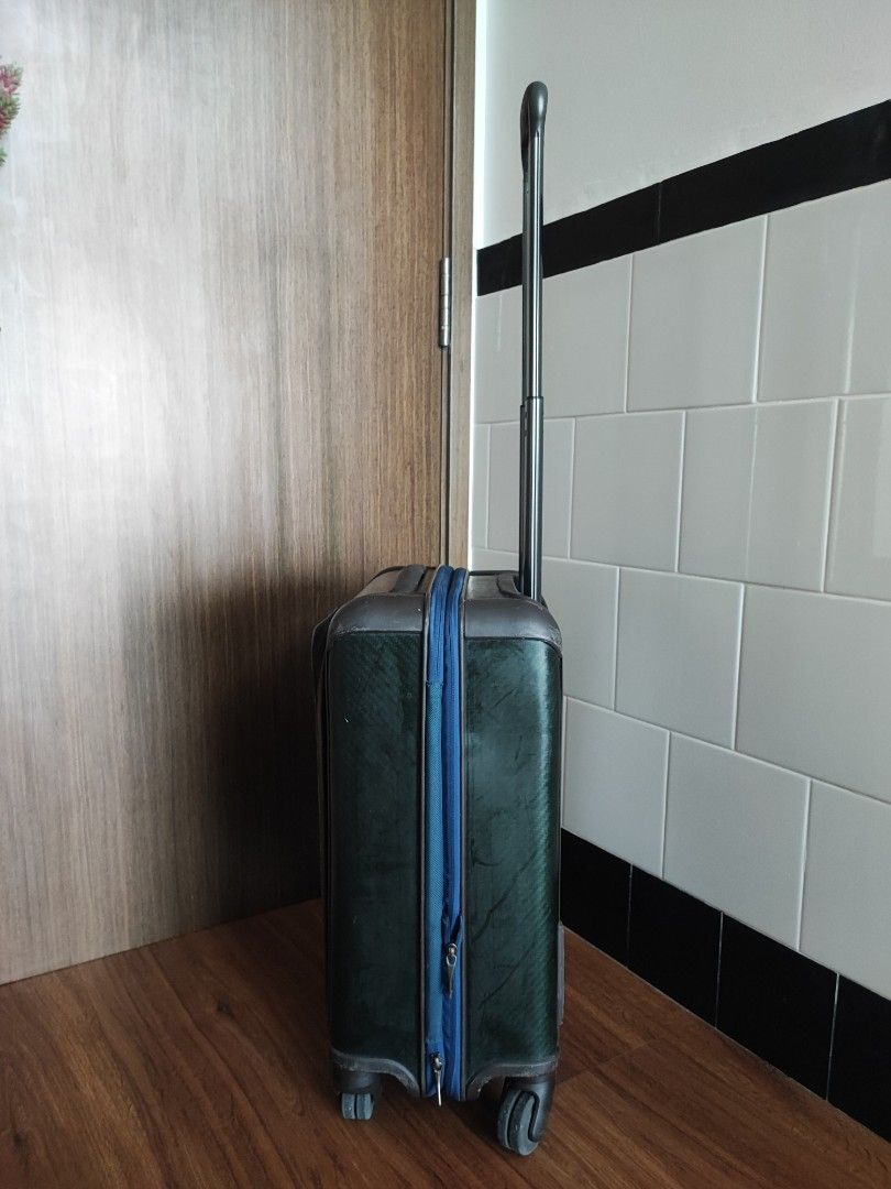 *Cheap* Expandable Tumi Luggage (Carry On), Hobbies & Toys, Travel