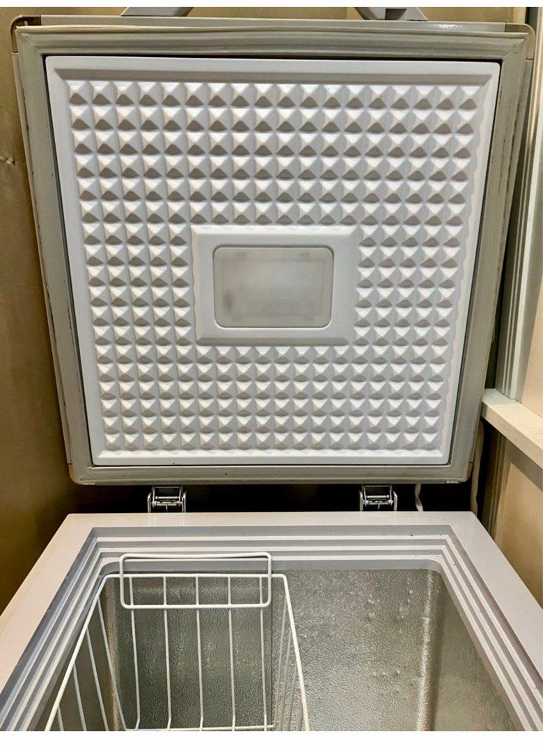 Chest Freezer by Hanabishi 3.7cu ft, TV & Home Appliances, Kitchen