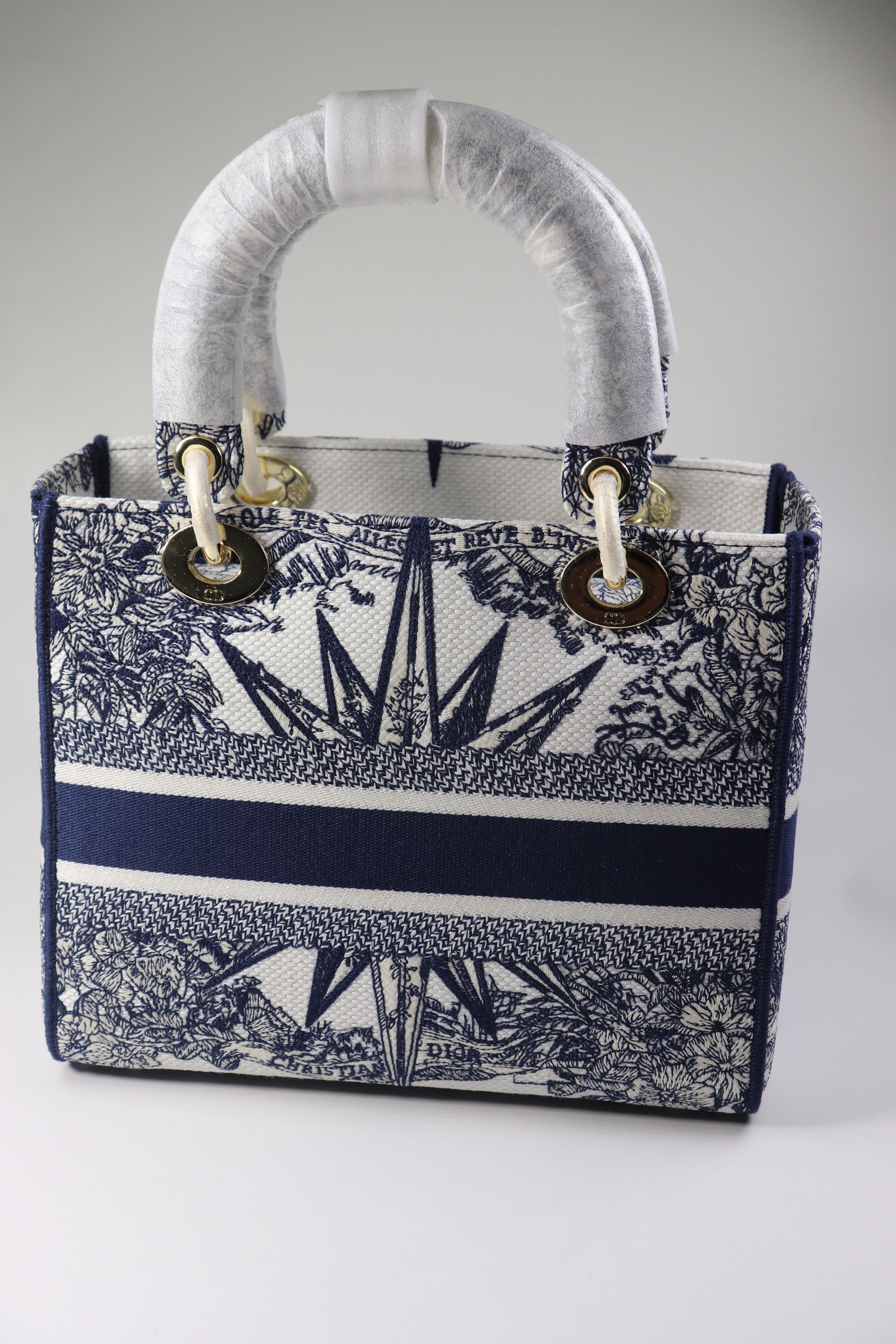 Dior women s bags are only used once Luxury Bags Wallets on