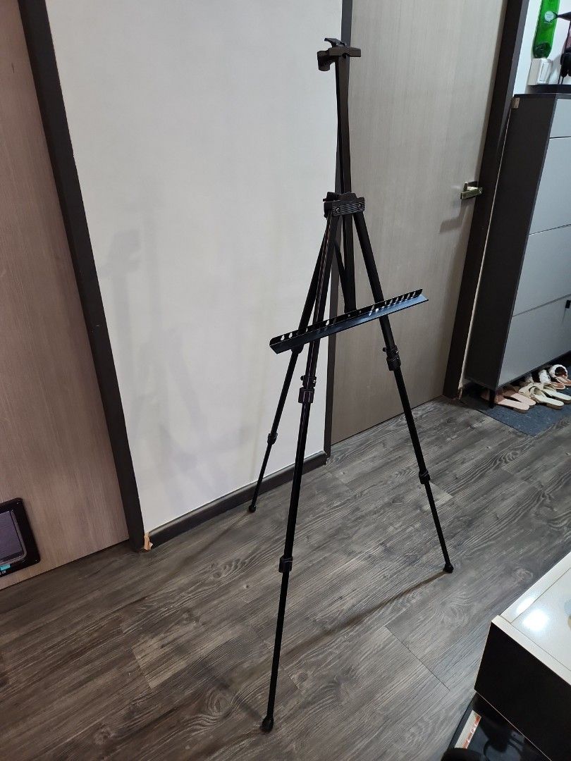 Easel stand, Everything Else on Carousell