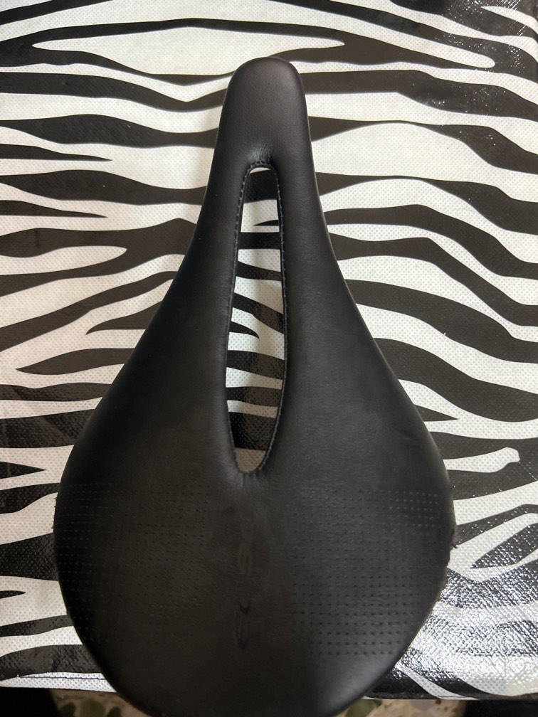 Ec90 carbon saddle, Sports Equipment, Bicycles & Parts, Parts ...