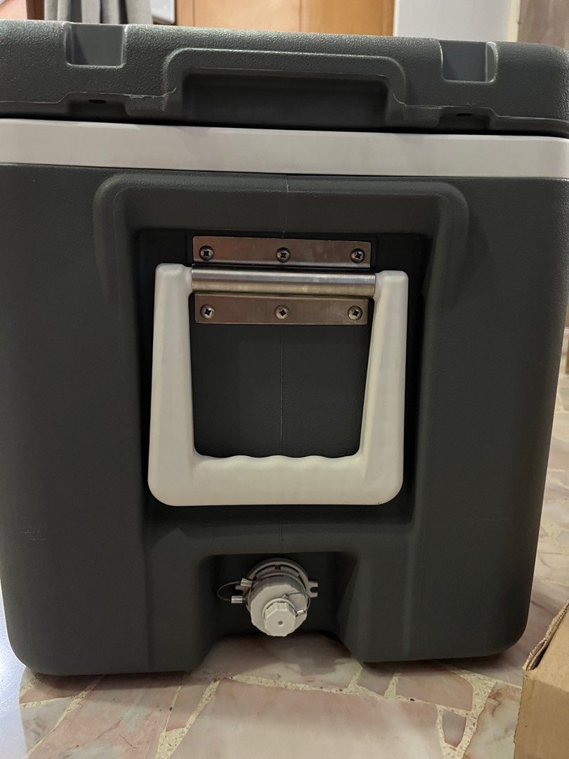 Esky 70l hotsell arctic pro cooler