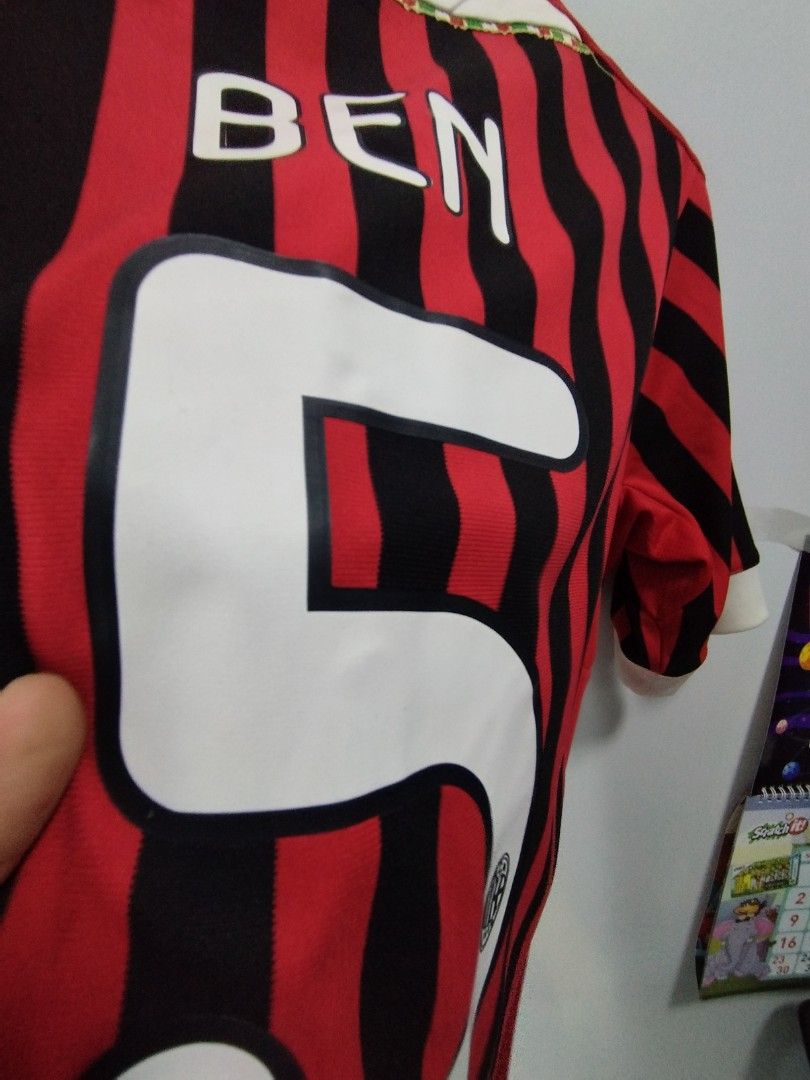 Fly Emirates (Category: Activewear) located in Quezon City. Submitted by panicbuyer461 (Listing ID 1246119825, Image 3). Description: Fly Emirates 21x28 tight neckline very minimal crack in front flawless back print no holes.