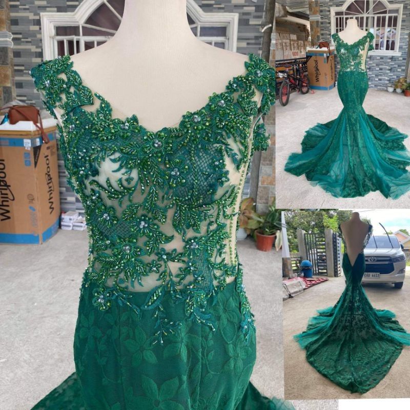 Glitterly Emerald Green dress is Available for rent size XS-M.  #rentalgownjakarta #rentgownjakarta #rentgown #rentalgownkelapagading… |  Instagram