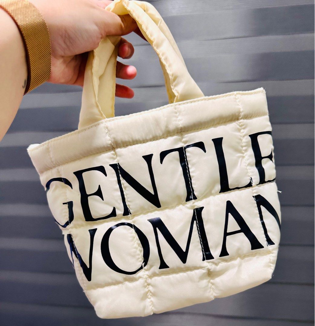 Gentle Woman Puffer bag (Category: Purses & Pouches) located in Marikina City. Submitted by yogabber (Listing ID 1246037241, Image 3). Description: Mini puffer bag, used once..