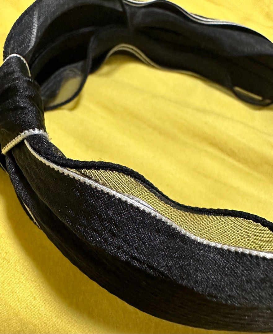 Headband (Category: Hair Accessories) located in Singapore. Submitted by lioness (Listing ID 1246128564, Image 3). Description: Black ribbon knot headband.
