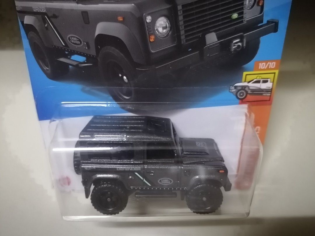 Hot Wheels 2023 HW Hot Trucks Land Rover Defender 90 - Matt Black