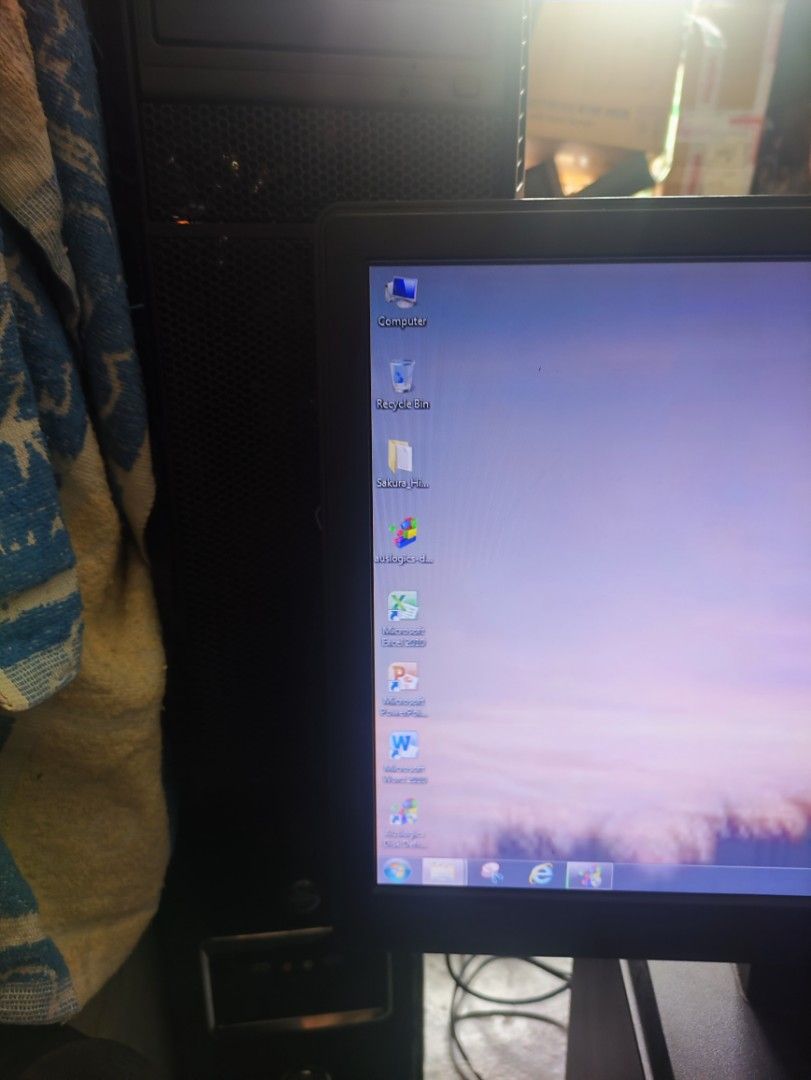 hp p21121l (read description), Computers & Tech, Desktops on Carousell