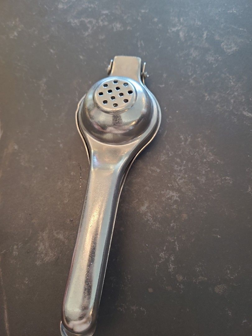 Juice Squeezer (Category: Other Kitchenware & Tableware) located in Singapore. Submitted by kayejaye87 (Listing ID 1246020102, Image 3). Description: Stainless Steel. Great for drinks and cocktails at home. Timeless design. Pls self collect at blk 93b telok blangah St 31 Singapore 102093..
