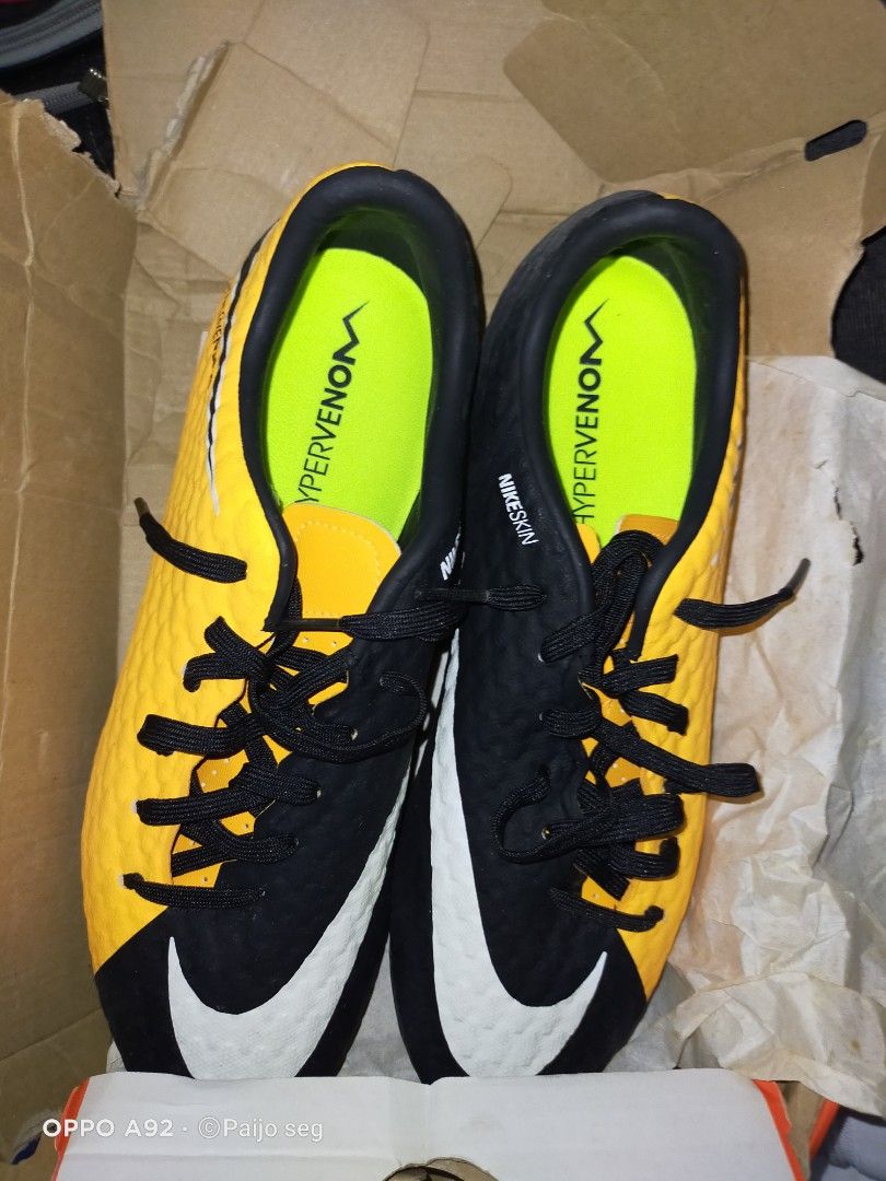 kasut bola nike magista