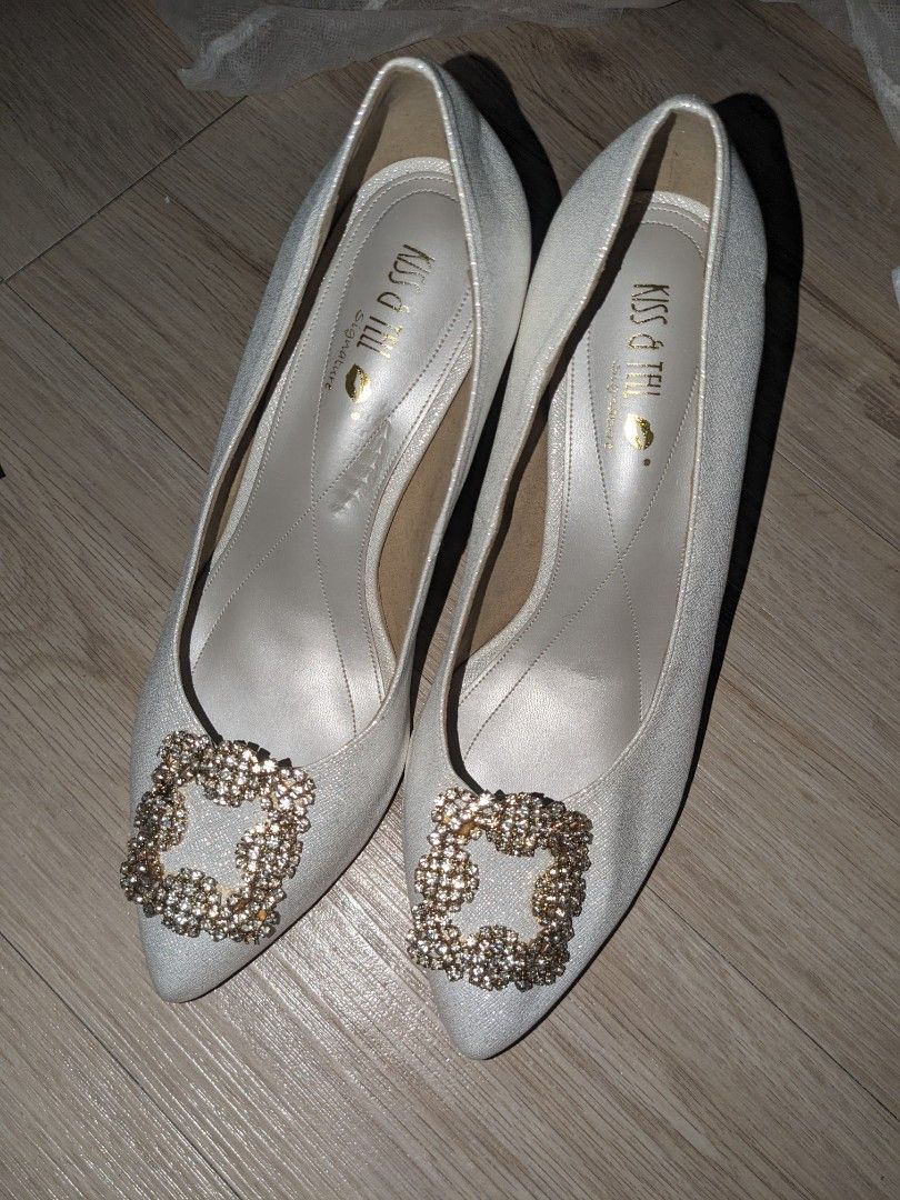Kiss n tell shoes 2025