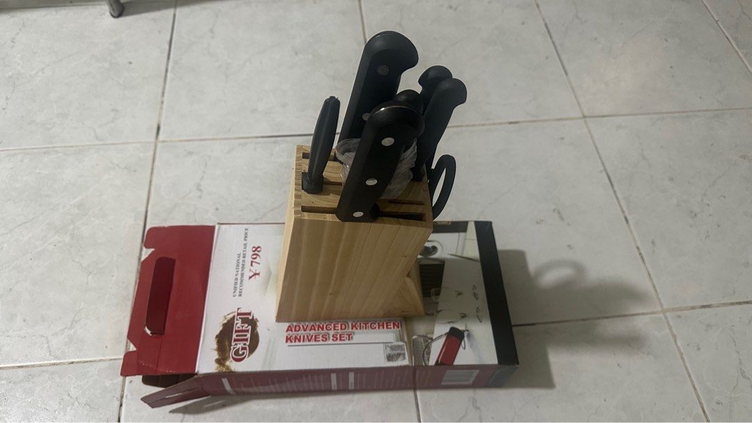 Knife Set (Category: Other Kitchen Appliances) located in Orion. Submitted by prettymuch01 (Listing ID 1246074756, Image 3). Description: Knife Set with peeler and scissor .