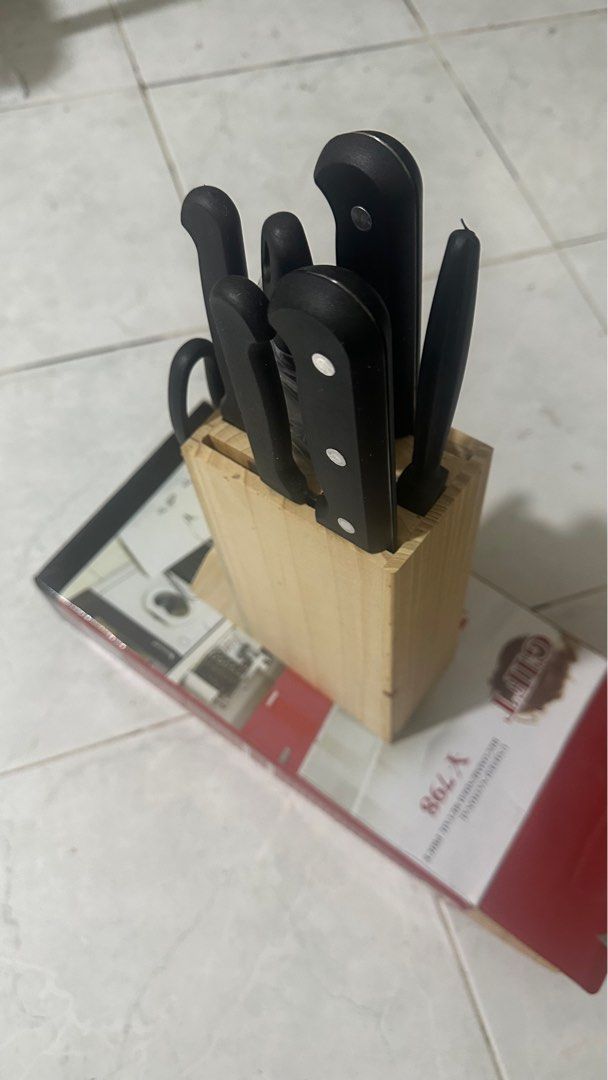 Knife Set (Category: Other Kitchen Appliances) located in Orion. Submitted by prettymuch01 (Listing ID 1246074756, Image 2). Description: Knife Set with peeler and scissor .