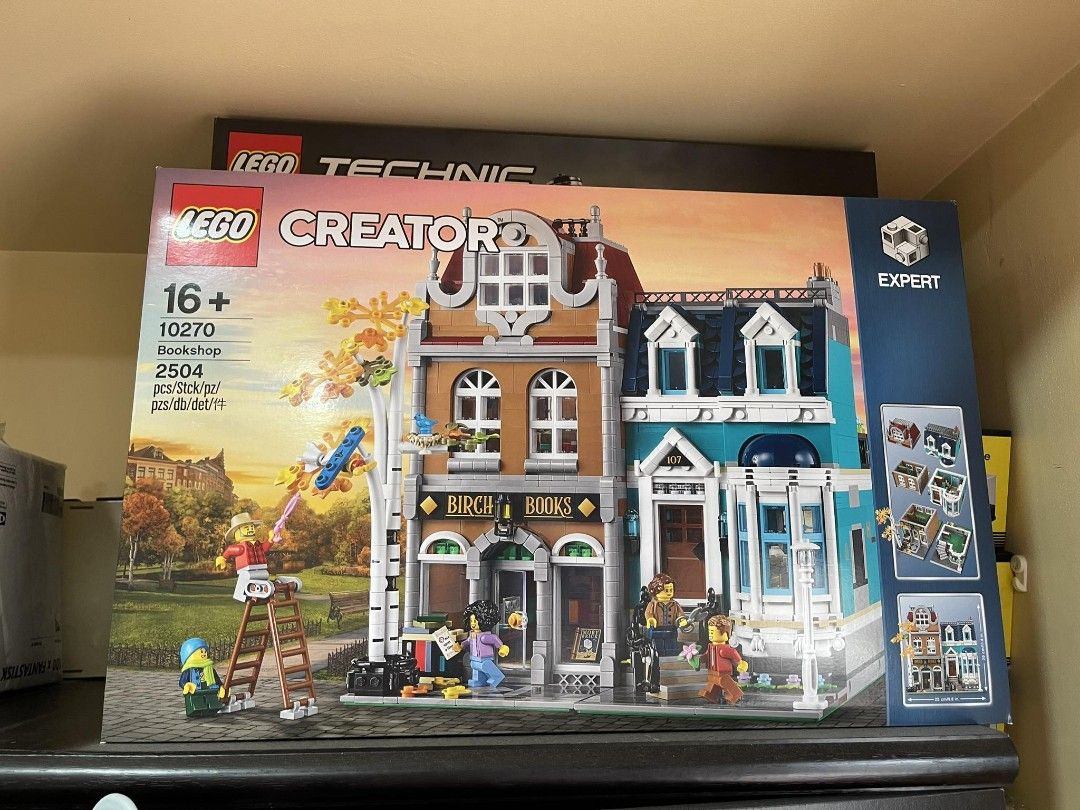Smyths best sale lego bookshop