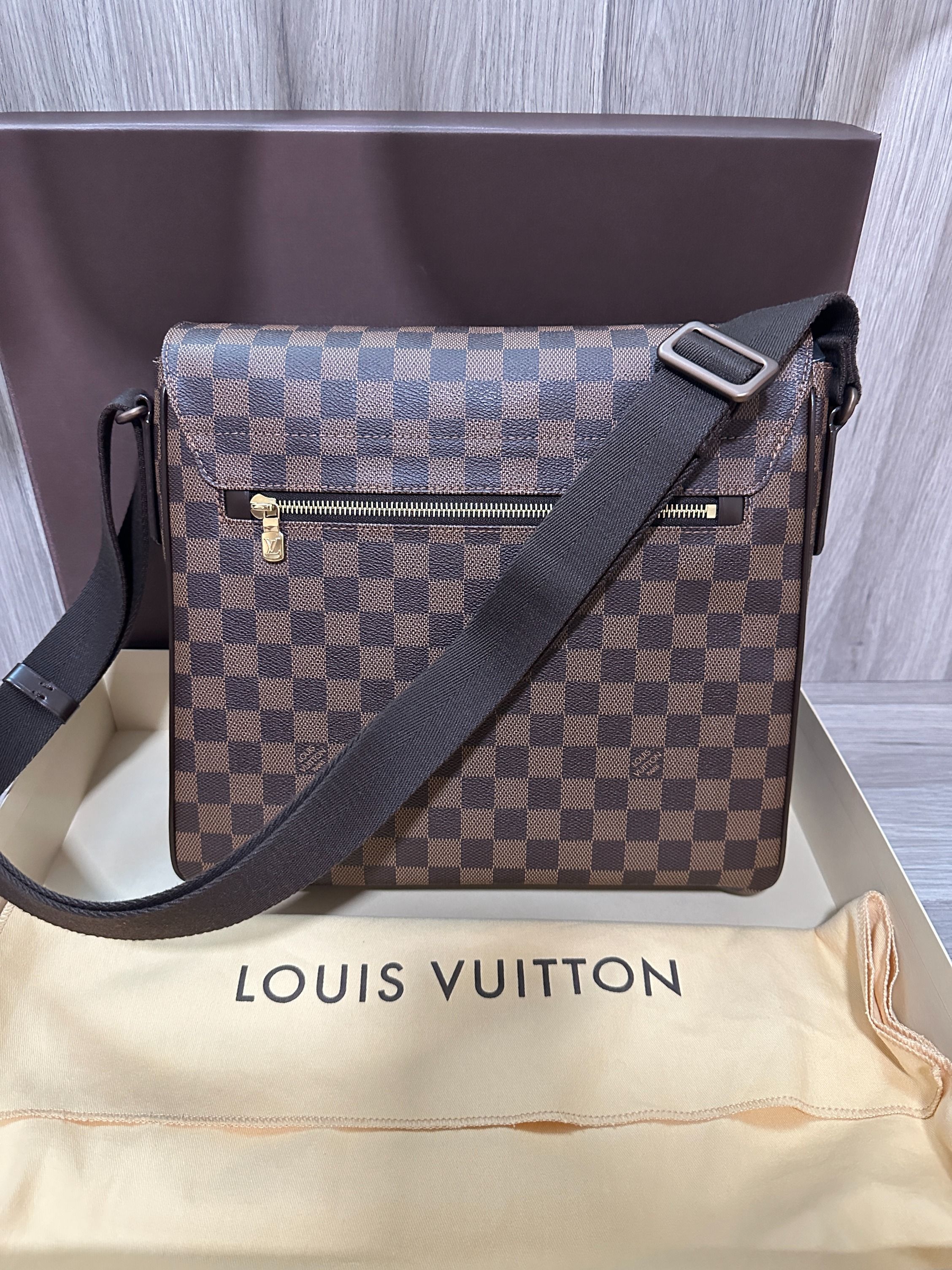 LV Large GM District Damier Graphite Messenger Bag