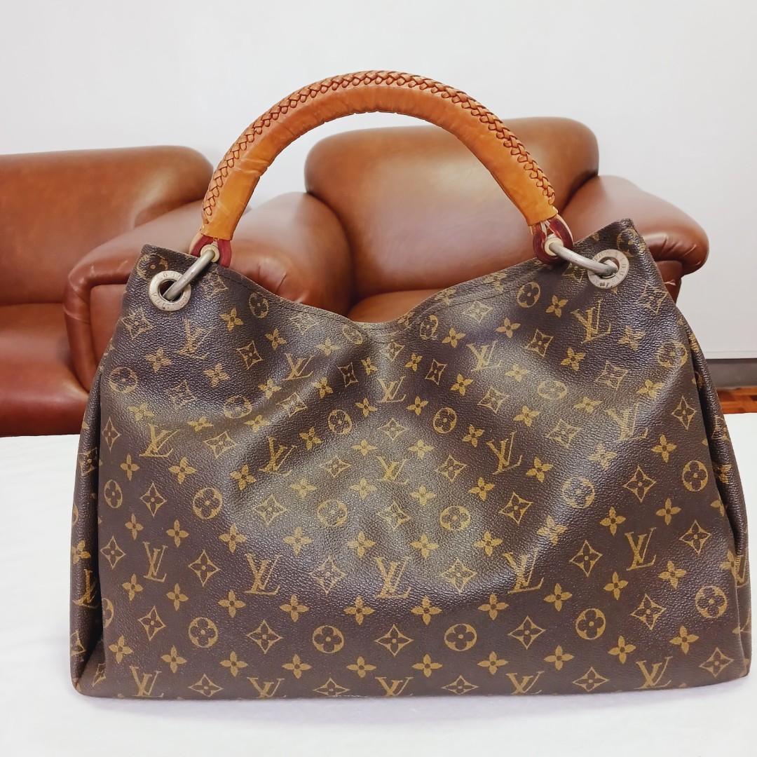 LV Hobo Cruiser PM Bag, Luxury, Bags & Wallets on Carousell