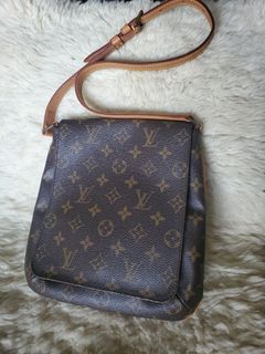 (Category: ) located in . Submitted by afny_preloved (Listing ID 1246035809, Image 1). Description: .