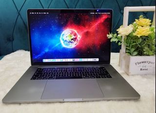 MacBook Pro 2017, 15 inch, i7 Core, 16GB SSD, 512GB SSD, Touch Bar Touch ID, MS Office, Adobe Apps