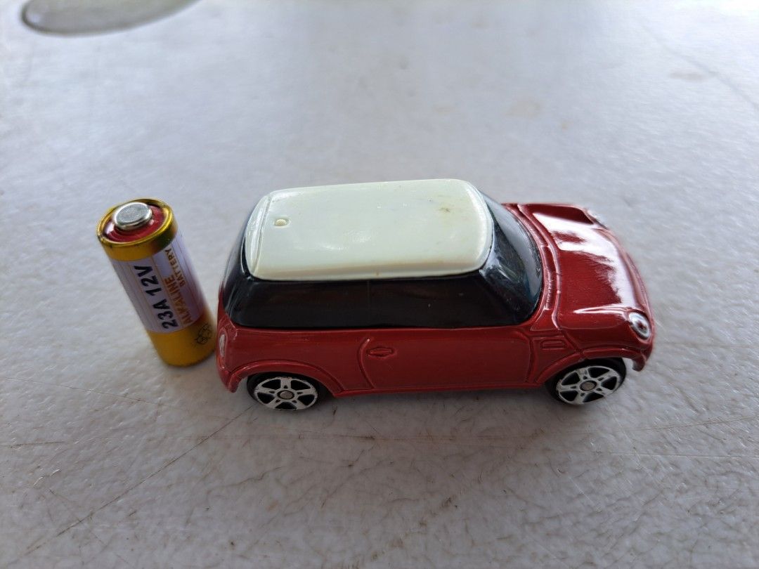 AUTOART 54822 BMW Mini Cooper 2001 Red White Roof 1/43 EUR 43,00
