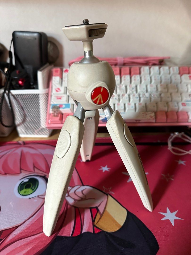 Manfrotto Tripod (Category: Tripods & Monopods) located in Manila. Submitted by officialjefferkim (Listing ID 1246102823, Image 1). Description: Manfrotto Tripod Color White 💯 Original Ganyan naging color niya dahil narin naka-stored lang but overall no issue Bought at Henrys All goods and naeextend yung tripod Pwede siya for heavy cameras Selling for ₱1,799 nalang.