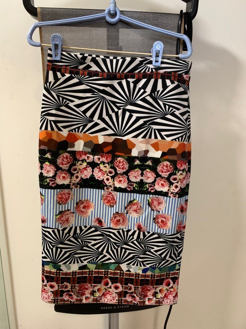 Stretchy floral pencil skirt discount