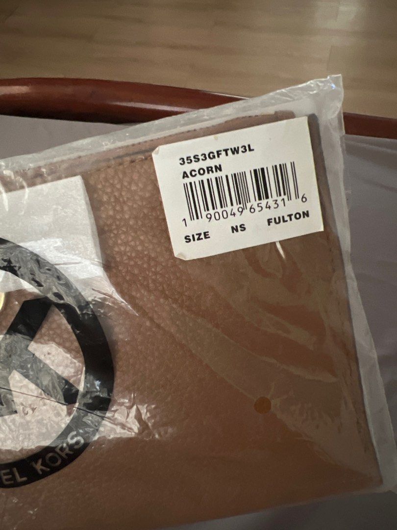 MICHAEL KORS FULTON LARGE ZIP CLUTCH LEATHER (Category: Luxury Bags & Wallets) located in Mandaluyong City. Submitted by pheewz07 (Listing ID 1245983901, Image 3). Description: Michael kors 35S3GFTW3L Brand new with tags and plastic Color : Acorn Pebbled leather Polished golden tone hardware Lined interior features 6 card slots and one open slip pocket Zippered top closure with logo Wristlet strap Approximate Dimensions:Length: 10 inches, Height: