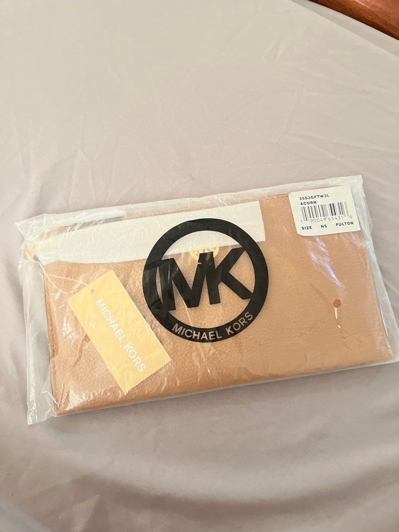 MICHAEL KORS FULTON LARGE ZIP CLUTCH LEATHER (Category: Luxury Bags & Wallets) located in Mandaluyong City. Submitted by pheewz07 (Listing ID 1245983901, Image 2). Description: Michael kors 35S3GFTW3L Brand new with tags and plastic Color : Acorn Pebbled leather Polished golden tone hardware Lined interior features 6 card slots and one open slip pocket Zippered top closure with logo Wristlet strap Approximate Dimensions:Length: 10 inches, Height: