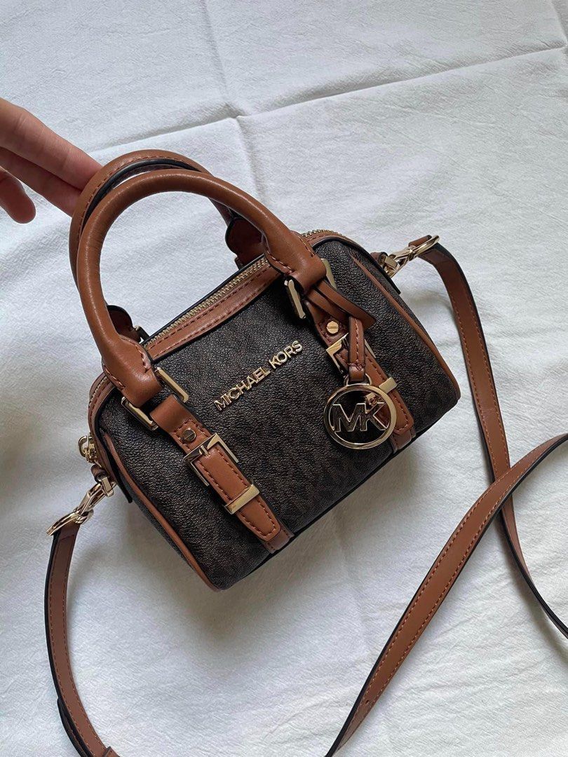 MK Mini bedford (Category: Luxury Bags & Wallets) located in Pasig City. Submitted by mgmanila (Listing ID 1246168306, Image 1). Description: M.K Mini Bedford Dimensions:13 x 6 x 17cm 3,000 ✔️Cash on Pickup (COP) via LBC available ✔️Cash on Delivery (COD) available within Metro Manila only ✔️MOP: Gcash,Maya And Bank transfer ✔️Shipping via Lalamove, Grab and Joyride ✔️Yes to Same day delivery🥰 ✔️Open for Layaway 📩DM us for more info or any inqu