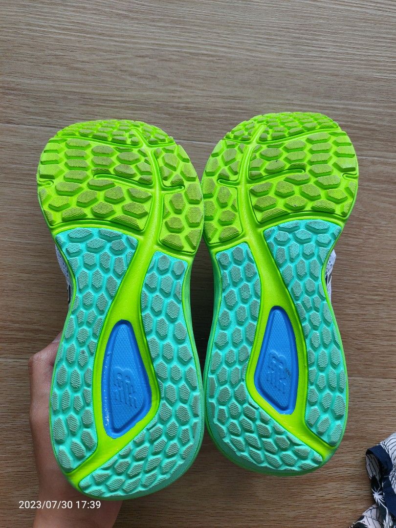 New Balance white sports shoes women W680PW7, Women's Fashion, Footwear