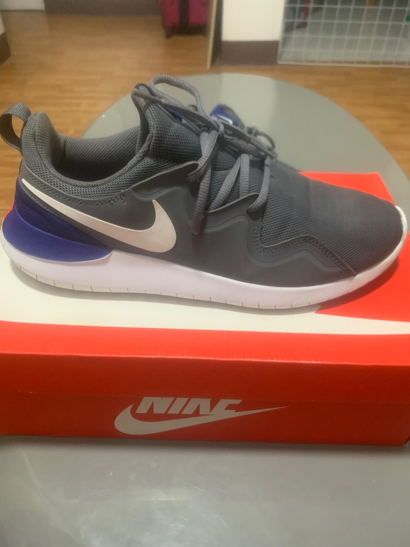 Nike Tessen on Carousell