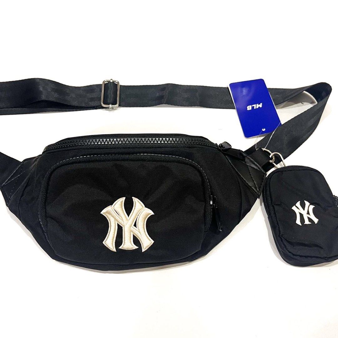 New Era NY Yankees Crossbody Flight Bag Black, Men's Fashion, Bags, Sling  Bags on Carousell