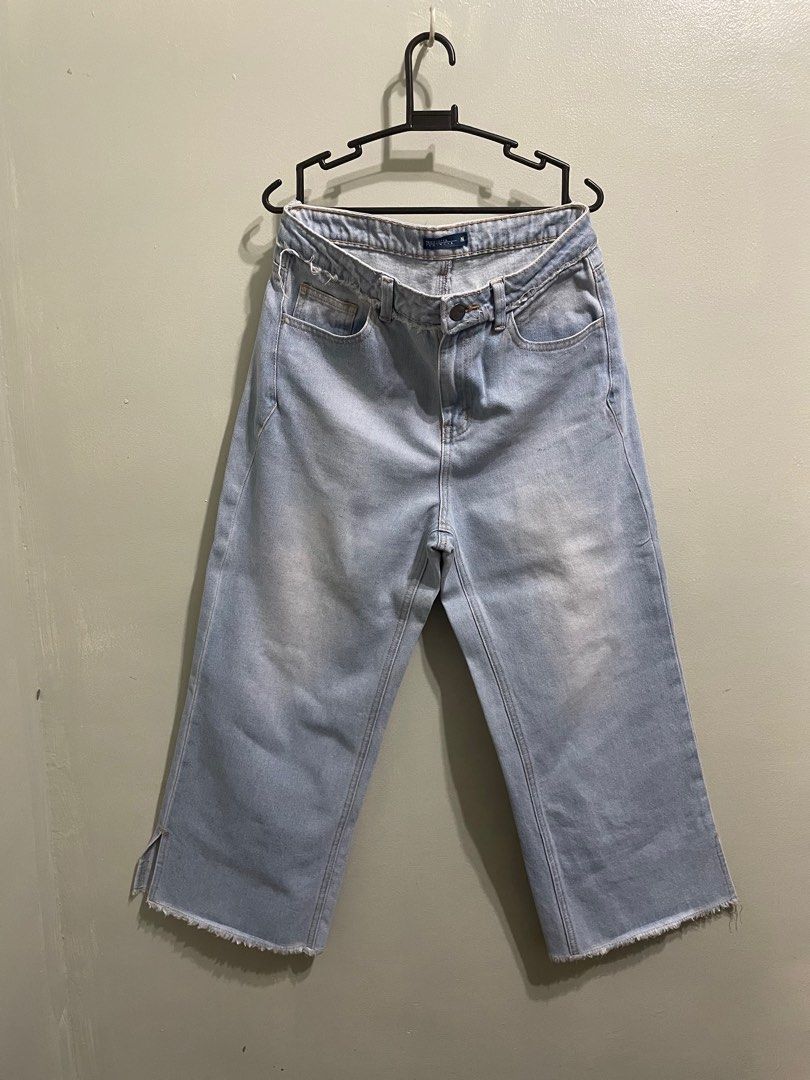 Penshoppe Wide Leg Denim Pants (Category: Jeans) located in Manila. Submitted by jemimaaa17 (Listing ID 1246137664, Image 1). Description: .