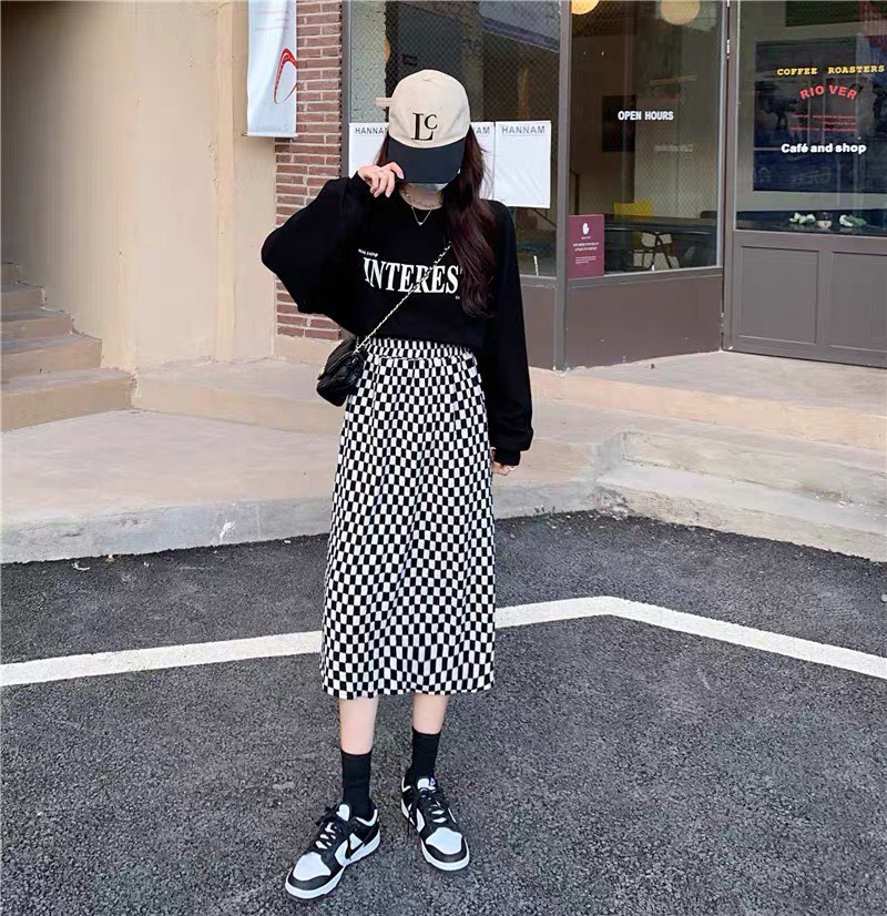 Black and white checkered shop skirt vans
