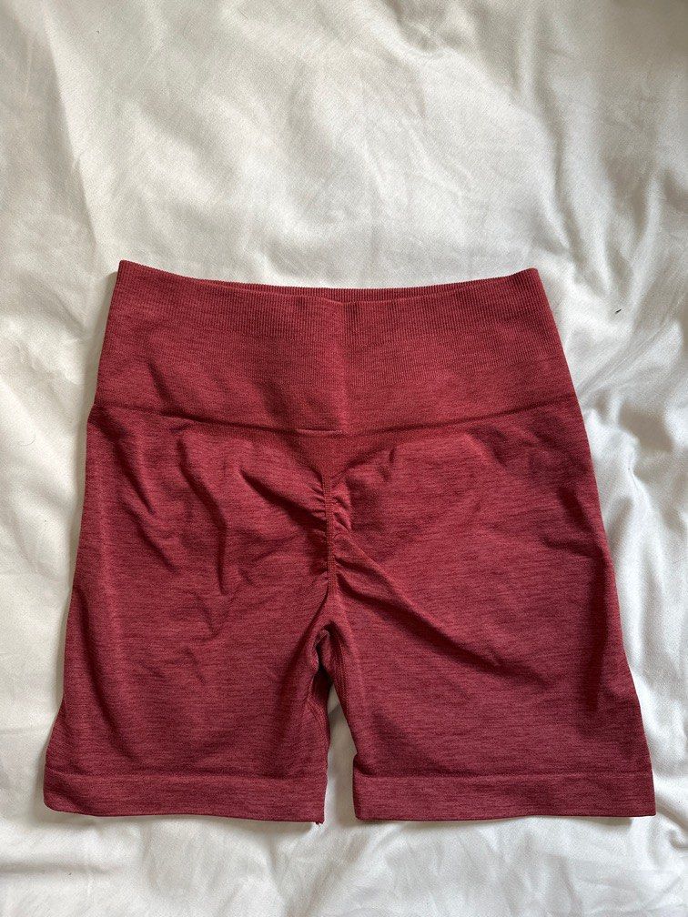 Scrunch maroon shorts, Women's Fashion, Activewear on Carousell