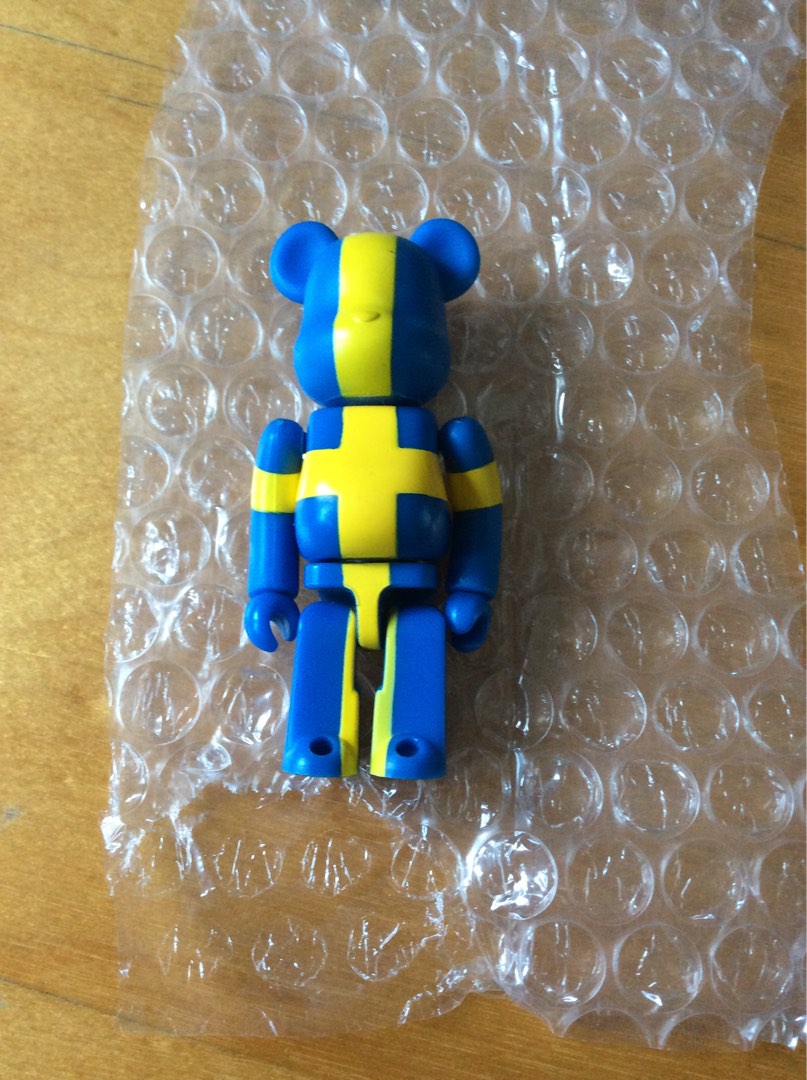 Series 16 bearbrick Sweden Flag bear brick Be@rbrick Rare, Hobbies ...