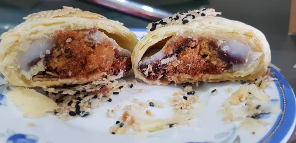 Taiwanese 3Q Flaky Mooncake, Food & Drinks, Homemade Bakes on Carousell