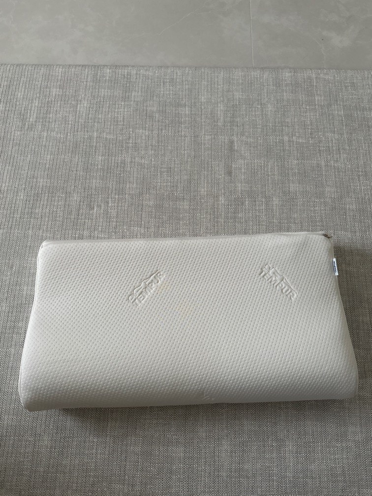 Tempur Original Pillow M size, Furniture & Home Living, Bedding