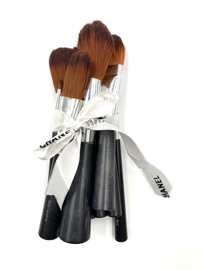 The Body Shop Brushes, Beauty & Personal Care, Face, Makeup on Carousell