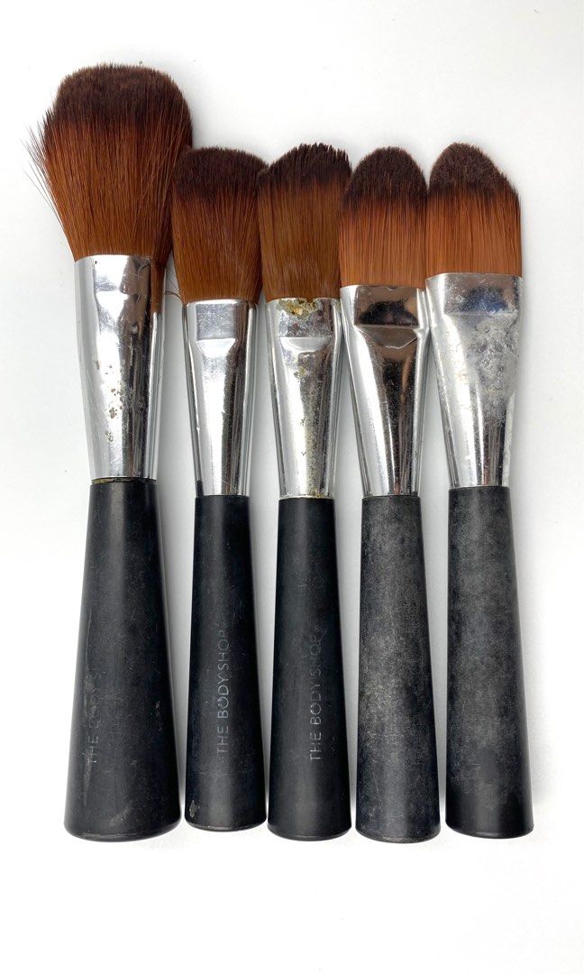 The Body Shop Brushes, Beauty & Personal Care, Face, Makeup on Carousell