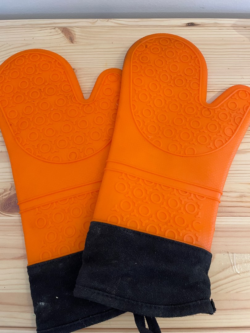 Tott 2 x rubber heat resistant rubber gloves for BBQ and cooking