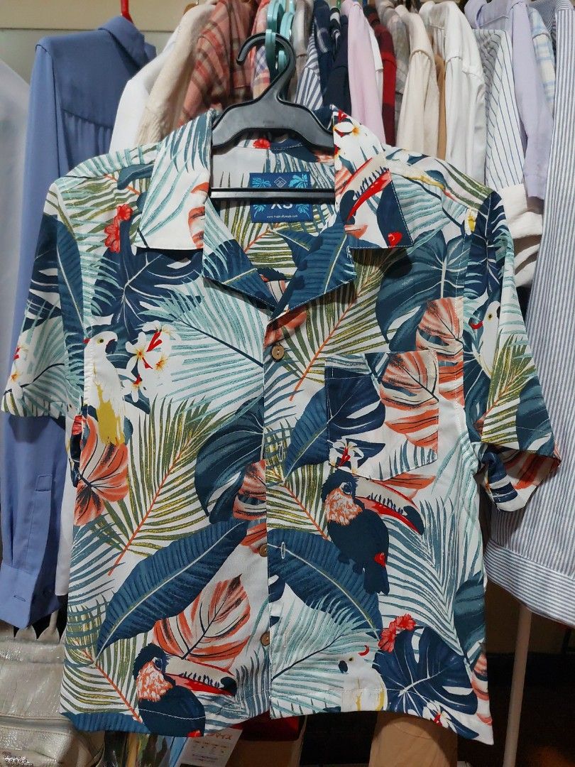 Tropical Shirt (Category: Tshirts & Polo Shirts ) located in San Juan City. Submitted by _rian (Listing ID 1246101583, Image 1). Description: Brand: Tropically Made Size: XS (for men) / S (for women) I had the length cropped to 20.5 inches.