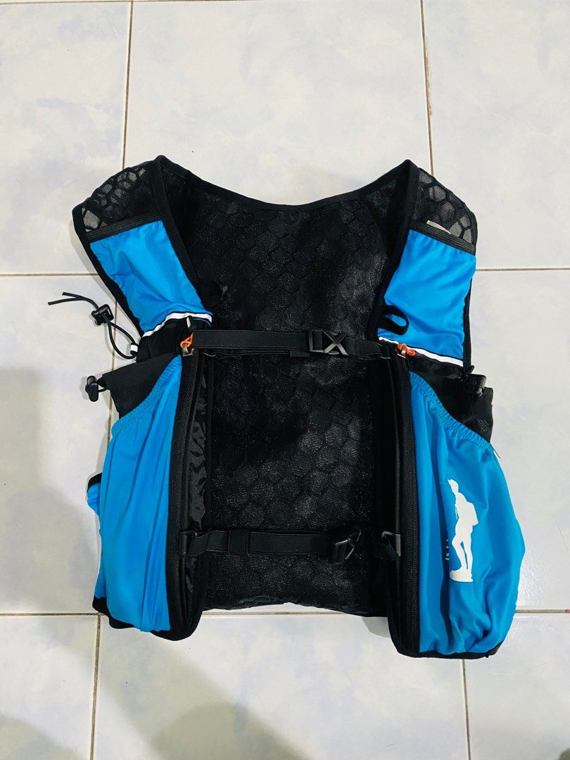 Ultra tri outlet hydration vest
