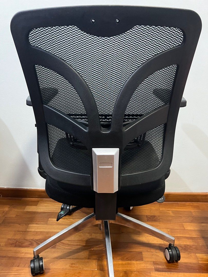 UMD Ergonomic office chair, Furniture & Home Living, Furniture, Chairs ...