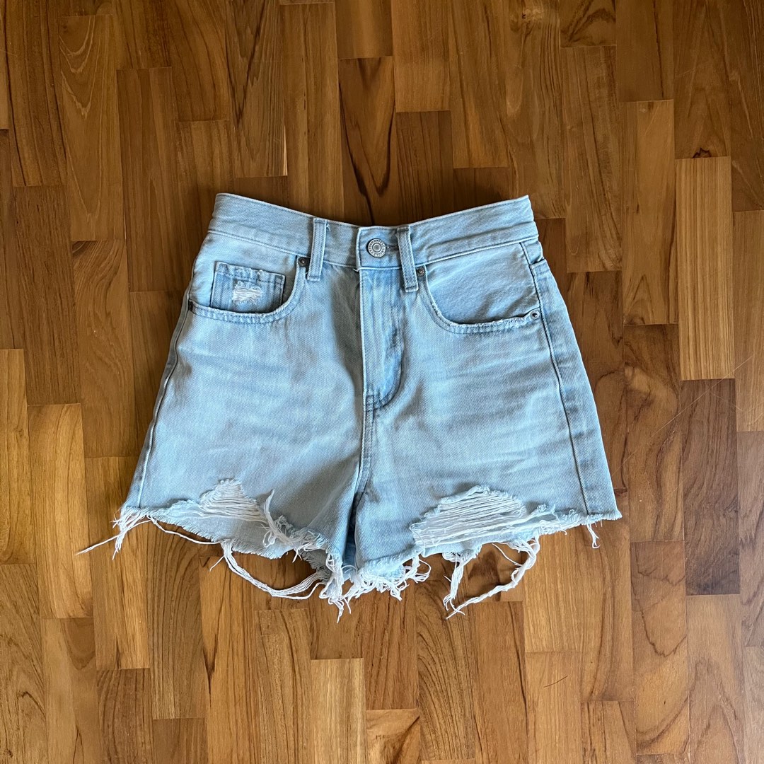 uniqlo boyfriend denim shorts, Women's Fashion, Bottoms, Shorts on
