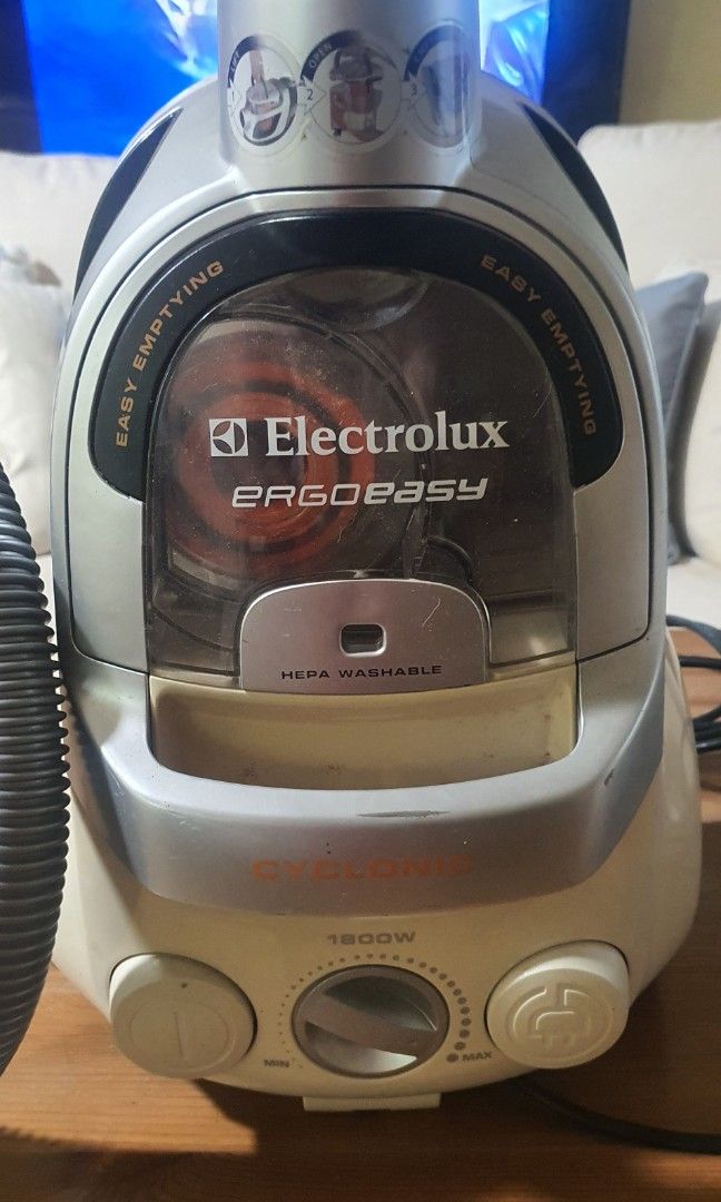 Vaccum Electrolux Ergoeasy 1800w, TV & Home Appliances, Vacuum Cleaner