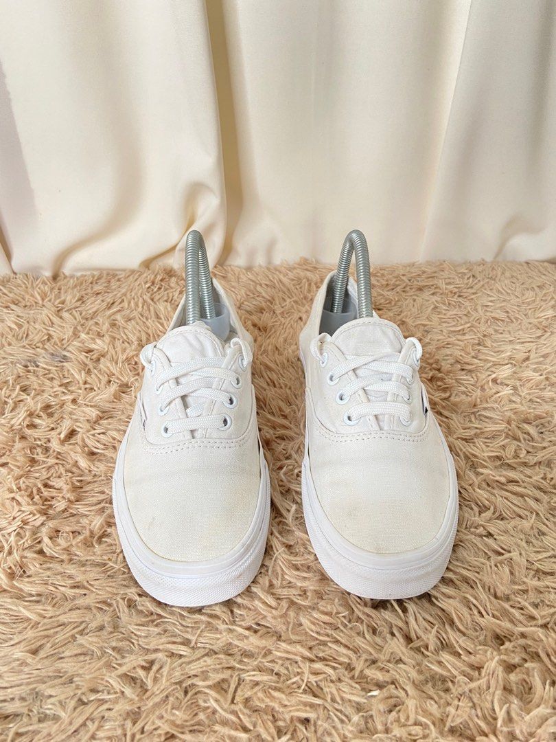 Vans classic deals triple white